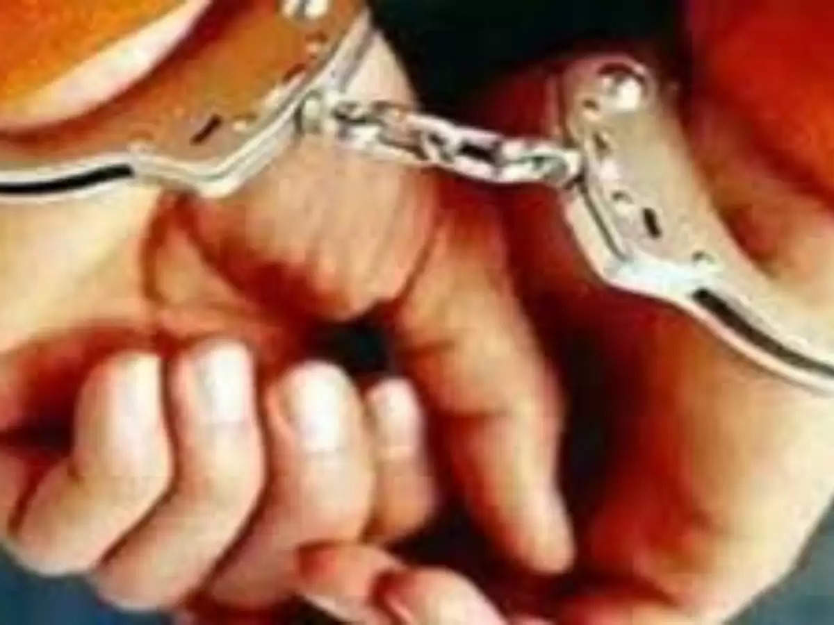 Jharkhand News : होटल व फ़्लैट पर रांची पुलिस की रेड, 16 युवतियों और 5 युवक गिरफ्तार, जानिए