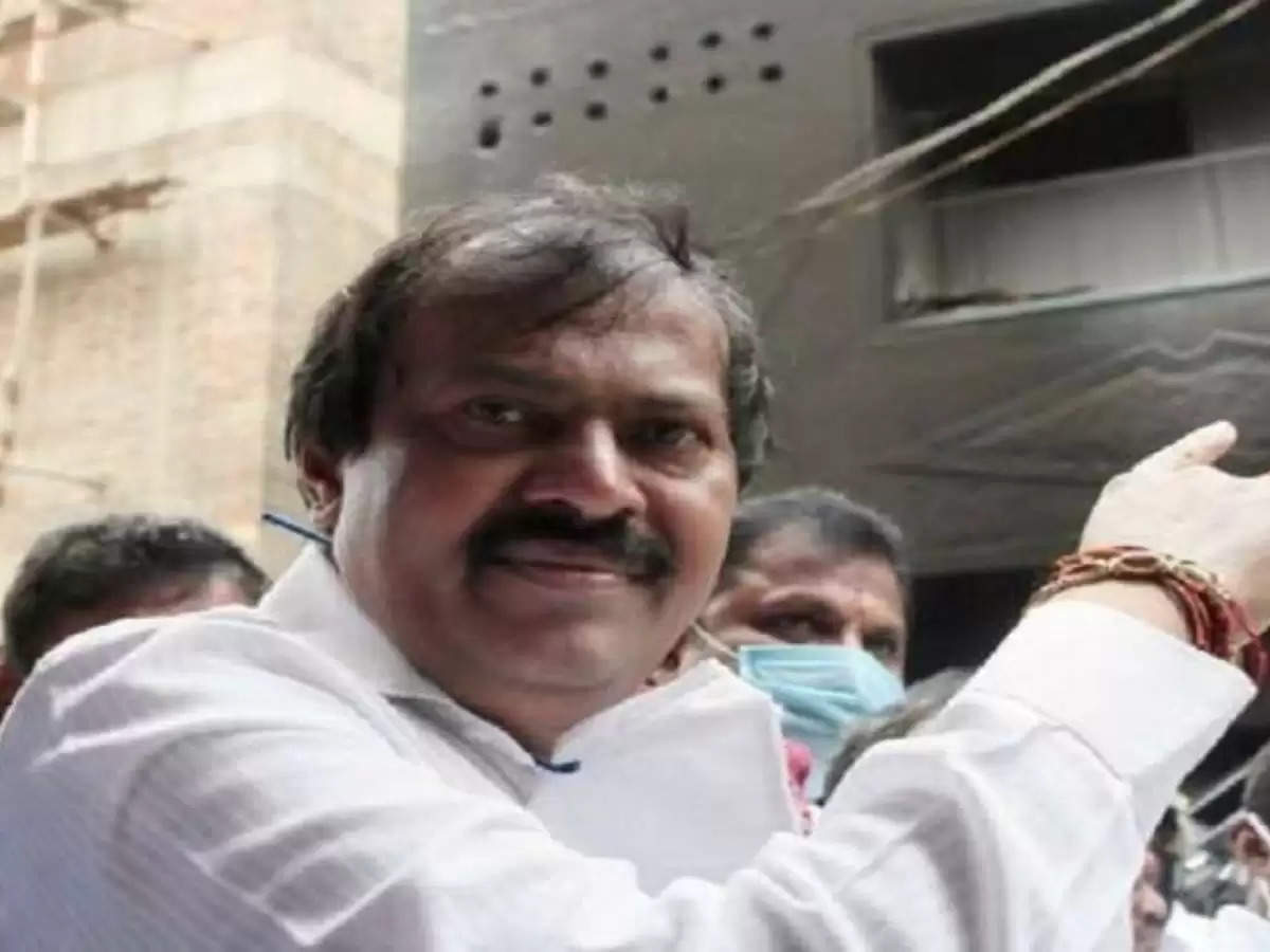 Lok Sabha Election 2024: Congress suffered another big blow, former party MLA Akhand Srinivas Murthy resigned from Congress.