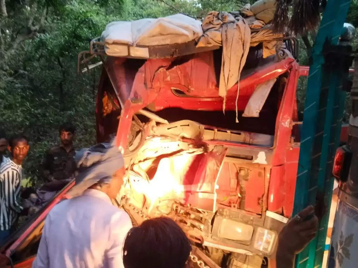 UP News : उत्तर प्रदेश के पीलीभीत में दर्दनाक सड़क हादसा, DCM हुई कंट्रोल से बाहर, 33 घायलों समेत 3 मजदूरों की मौत;