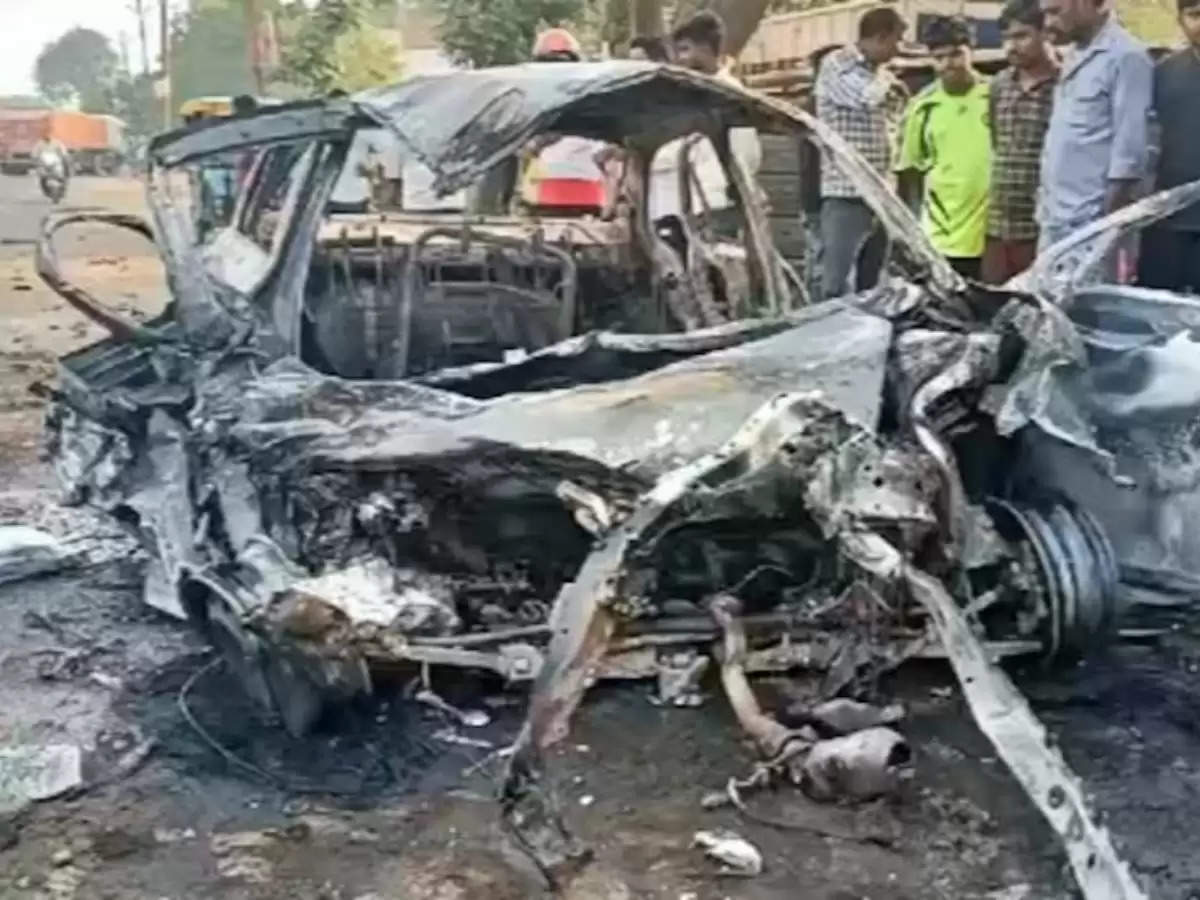 Uttar Pradesh News : अयोध्या से घर आ रहे, तेज रफ्तार डंपर से भिड़ंत, उड़े कार के चिथड़े, दो की मौत समेत तीन गंभीर रूप से घायल