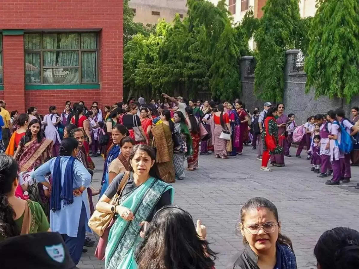  Gujraat News : दिल्ली के बाद अहमदाबाद में स्कूलों को बम से उड़ाने की मिली धमकी, मच गया हडकंप