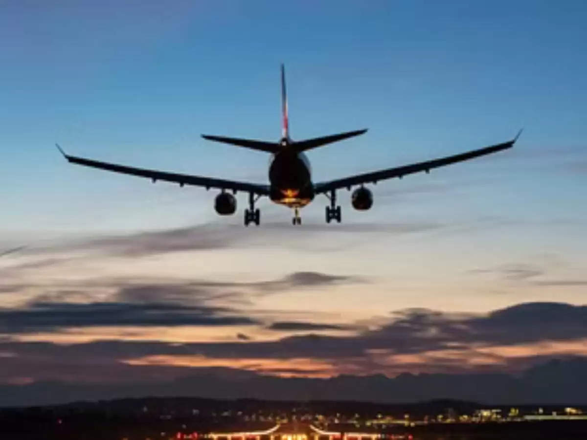 Flights Divert : दिल्ली एयरपोर्ट पर 15 उड़ाने की गई डायवर्ट, मौसम के कारण हुआ अंधेरा, जानिए पूरी जानकारी  