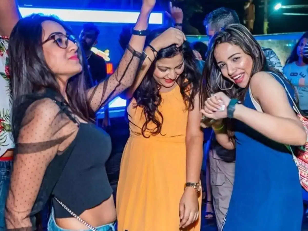 NightLife : हसीन रातो के लिए फेमस है Goa की ये 6 जगहे, रातभर लगाती है लड़कियां ठुमके